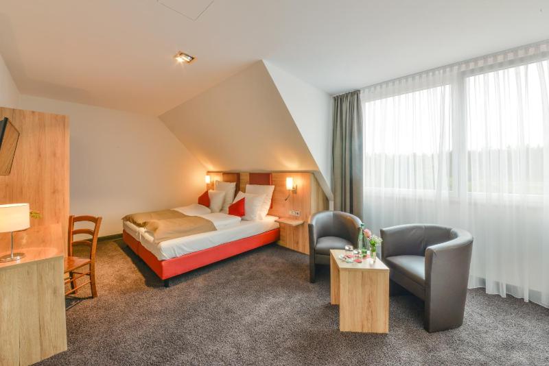 Deluxe Double Room image 3