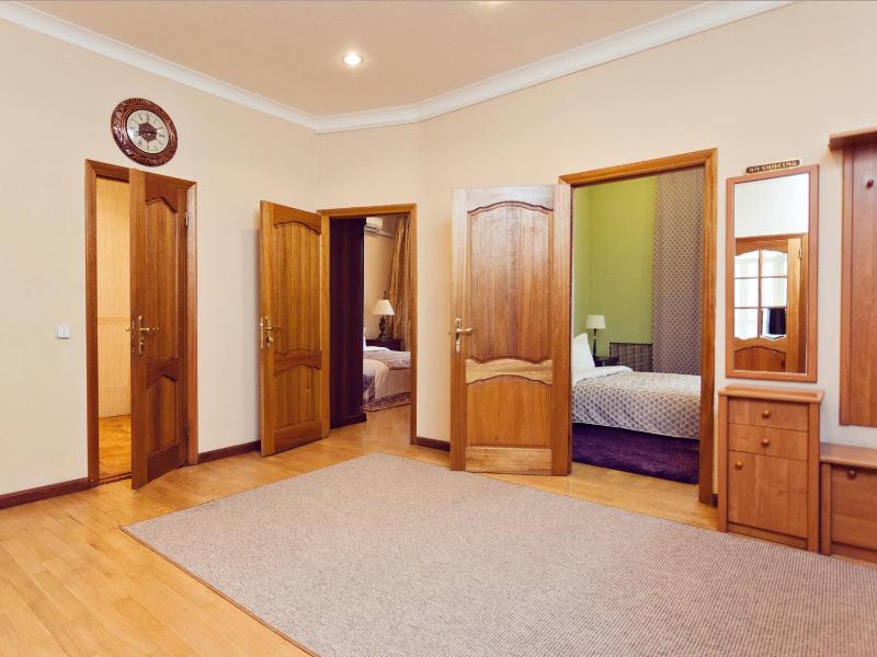 3 bedroom apartment-studio on Khreschatyk 8b image 4