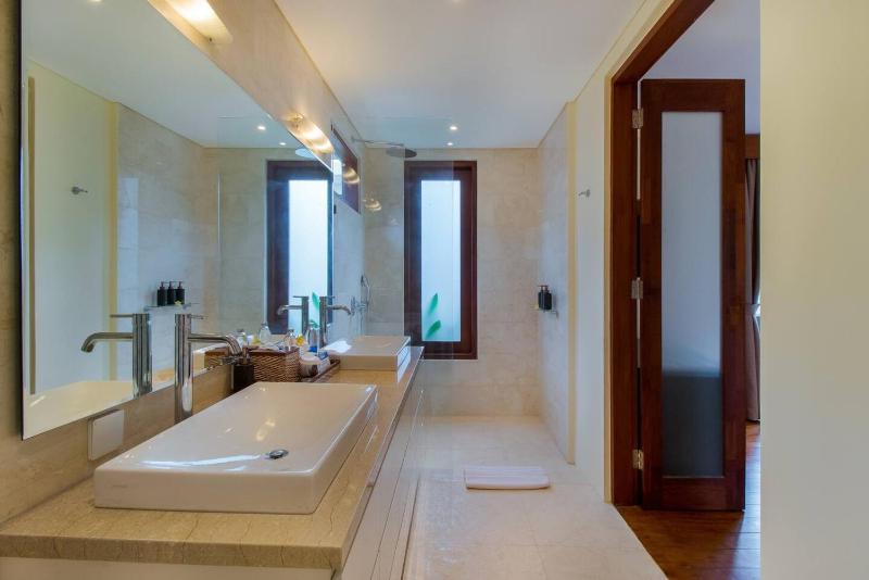 Super Spacious 6 Bed Chef Daily B'Fast 12 pax - image 30