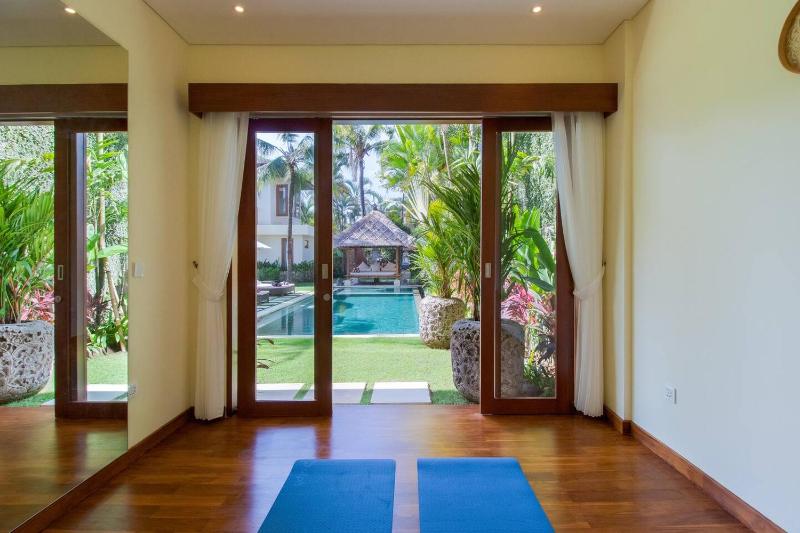 Super Spacious 6 Bed Chef Daily B'Fast 12 pax - image 14