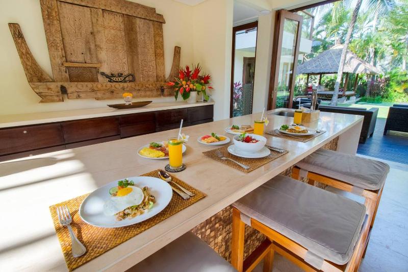 Super Spacious 6 Bed Chef Daily B'Fast 12 pax - image 27