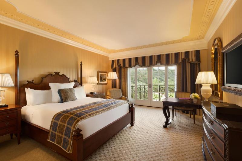 Fairmont King Room with View image 2