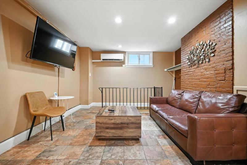 Spacious Family Home in Philadelphia - image 4