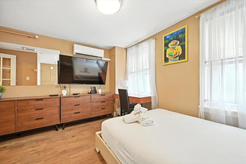 Spacious Family Home in Philadelphia - image 16