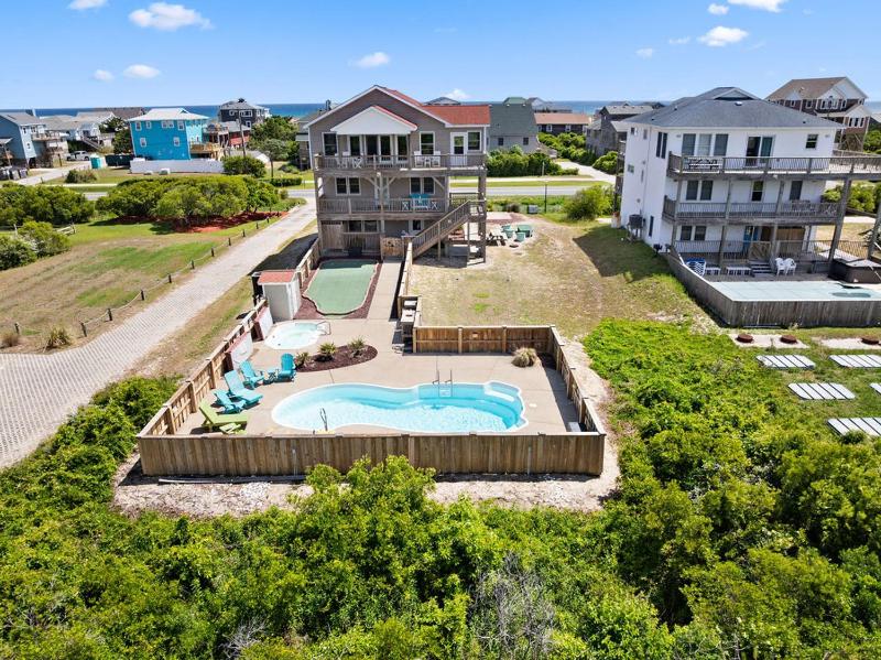 Ocean Views! Heated Pool Game Room Hot Tub Mini Golf & Steps to Sand - image 1