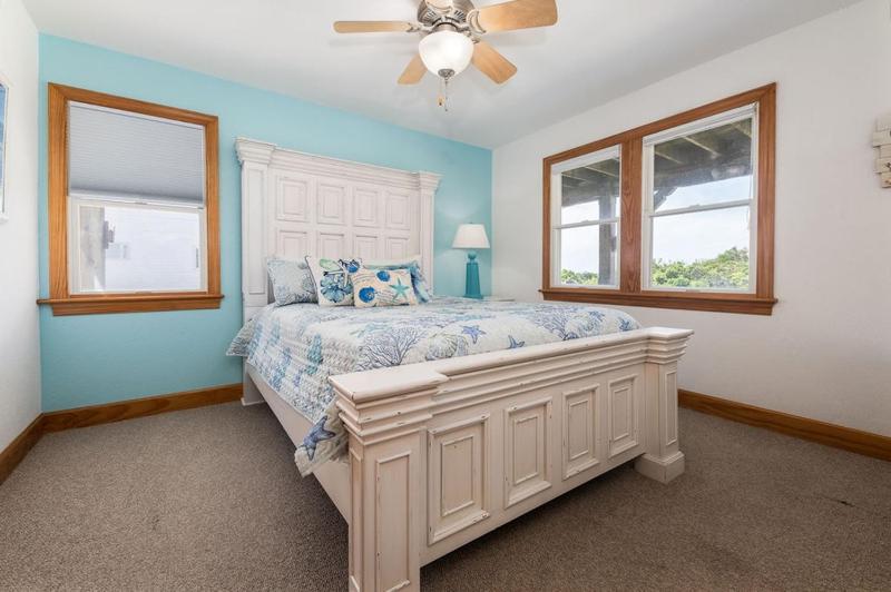 Ocean Views! Heated Pool Game Room Hot Tub Mini Golf & Steps to Sand - image 10