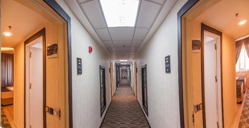 Deluxe Double or Twin Room image 3