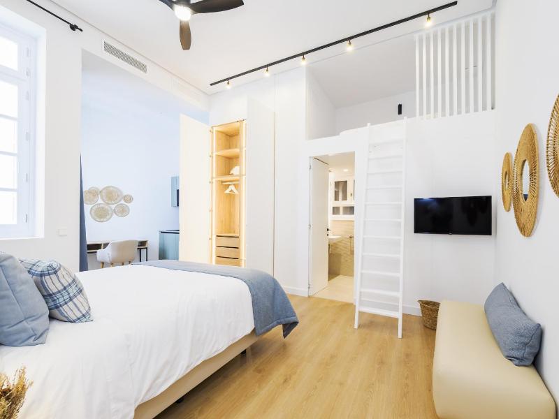 Cubo's Especeria Malaga Apartment for Adults - image 12