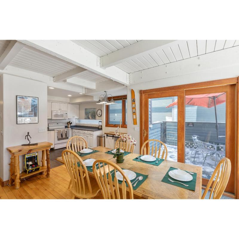 Twin Lodge 337 & 338 - Liftside and Hot Tubs Access - image 4