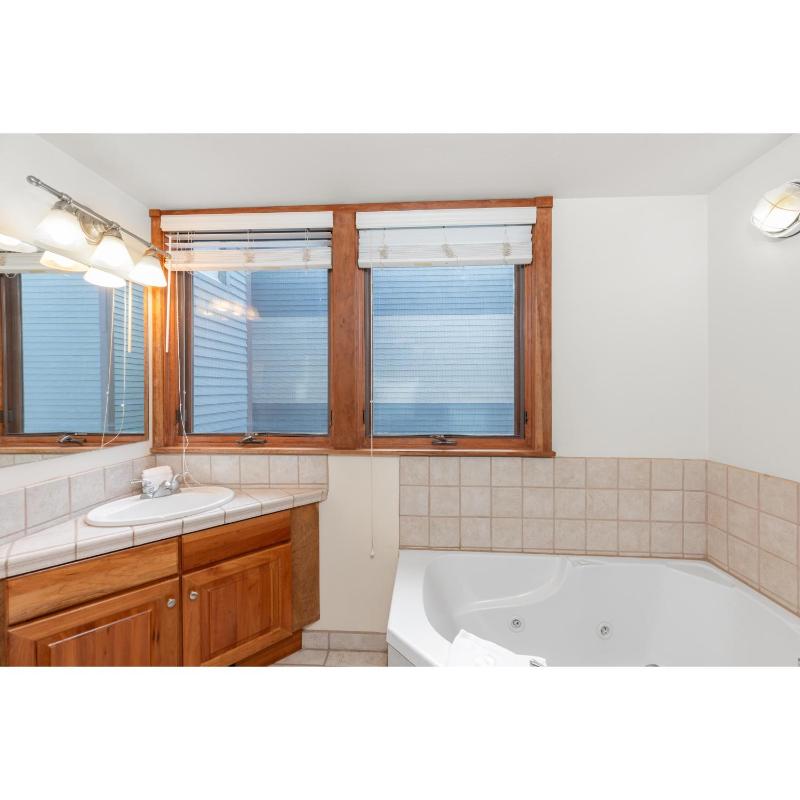 Twin Lodge 337 & 338 - Liftside and Hot Tubs Access - image 12