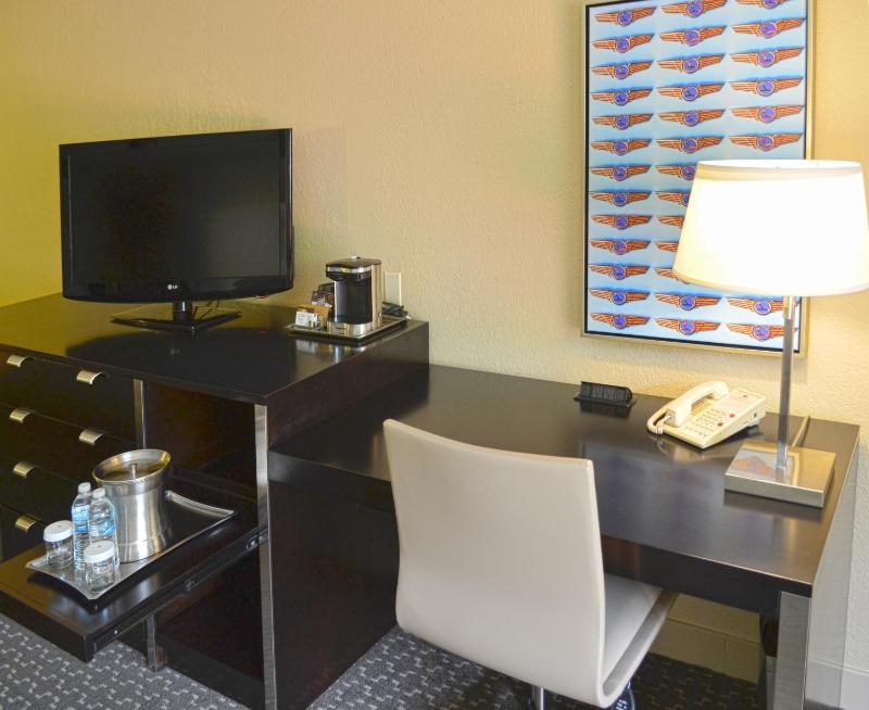 DoubleTree By Hilton Houston Hobby Airport - image 10