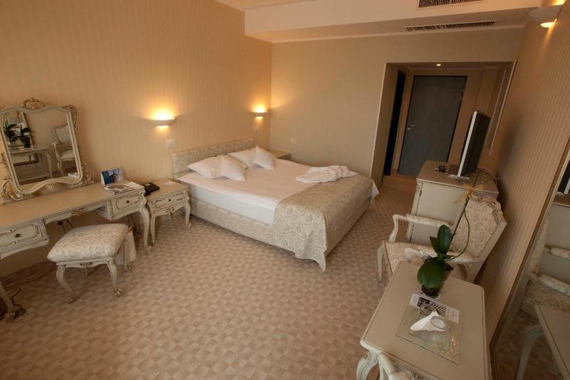 Standard Suite image 1