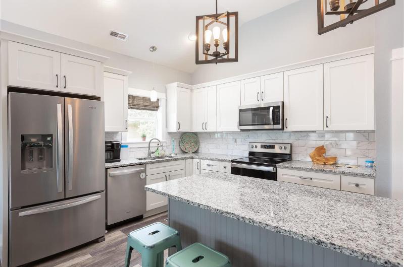 New Listing Updated Beach Cottage&Community Perks - image 42
