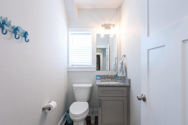 New Listing Updated Beach Cottage&Community Perks - image 27