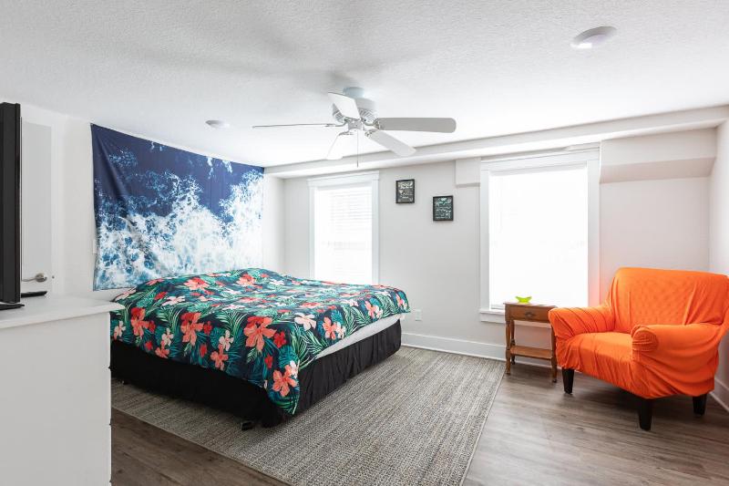 Short Walk to Beach Coastal Home in Heart of NH - image 3