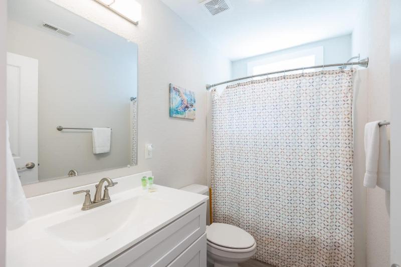 Short Walk to Beach Coastal Home in Heart of NH - image 6