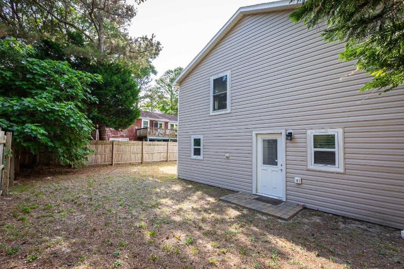 Short Walk to Beach Coastal Home in Heart of NH - image 15