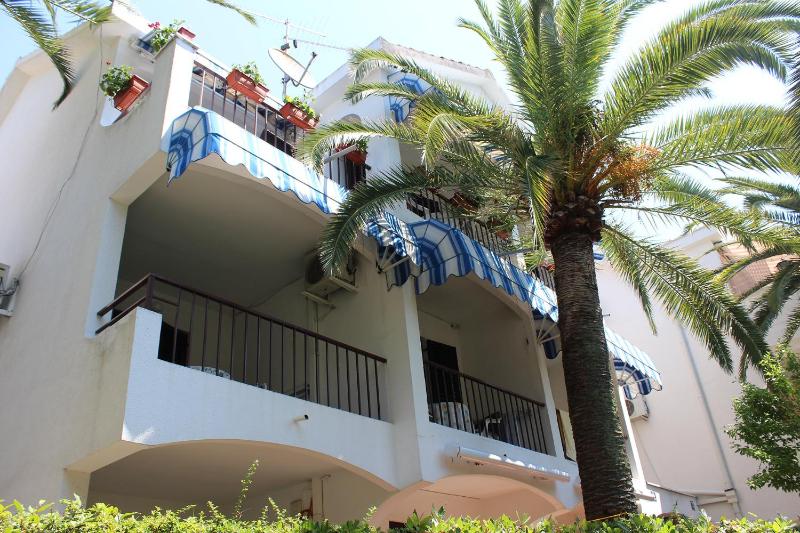 Double Room with Balcony image 3