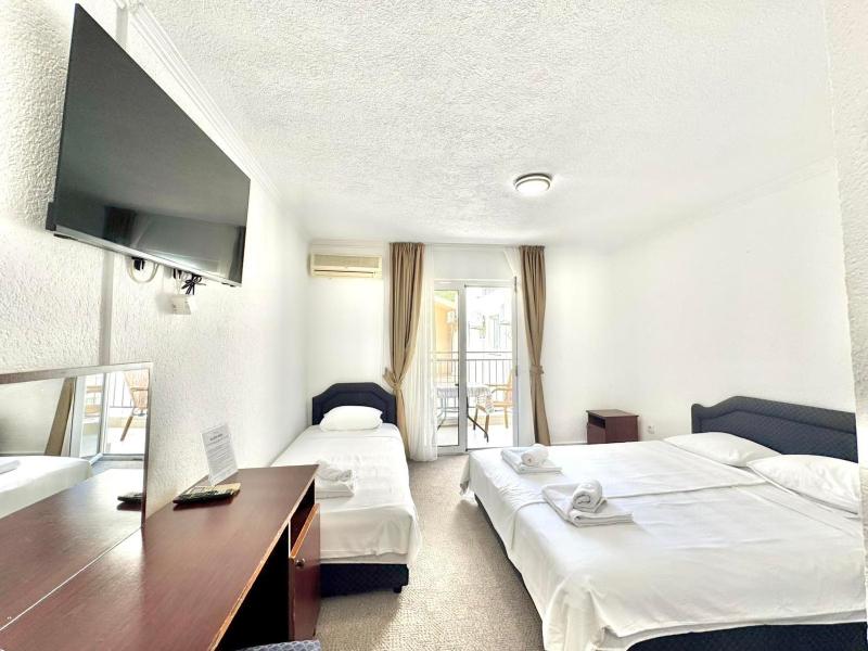 Hotel Lobo Budva - image 6