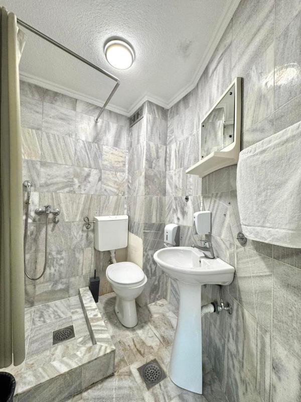 Hotel Lobo Budva - image 5