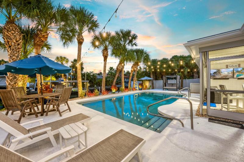 Siesta Key Waterfront Oasis - Heated Pool Dock Walk to Village & Beach - image 26