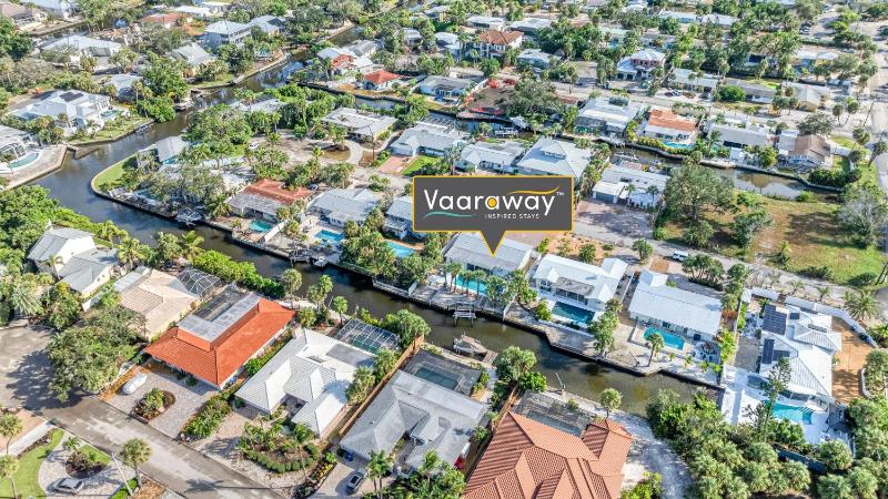 Siesta Key Waterfront Oasis - Heated Pool Dock Walk to Village & Beach - image 8