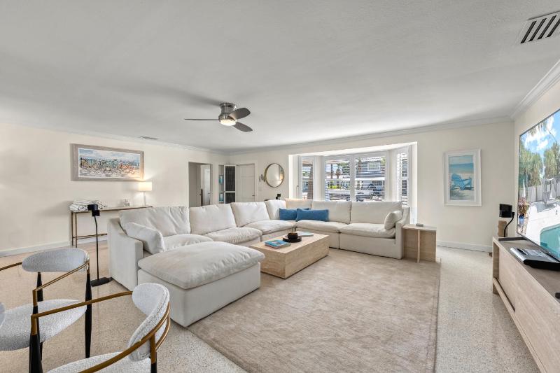 Siesta Key Waterfront Oasis - Heated Pool Dock Walk to Village & Beach - image 42