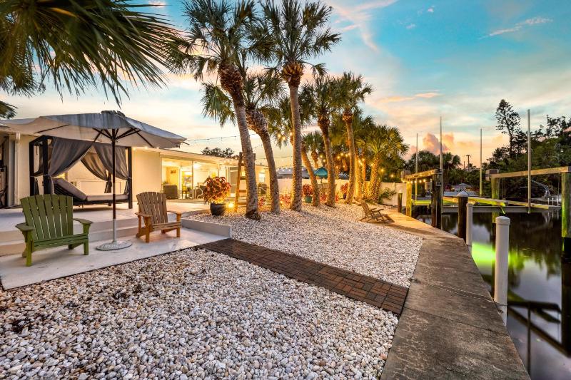 Siesta Key Waterfront Oasis - Heated Pool Dock Walk to Village & Beach - image 31