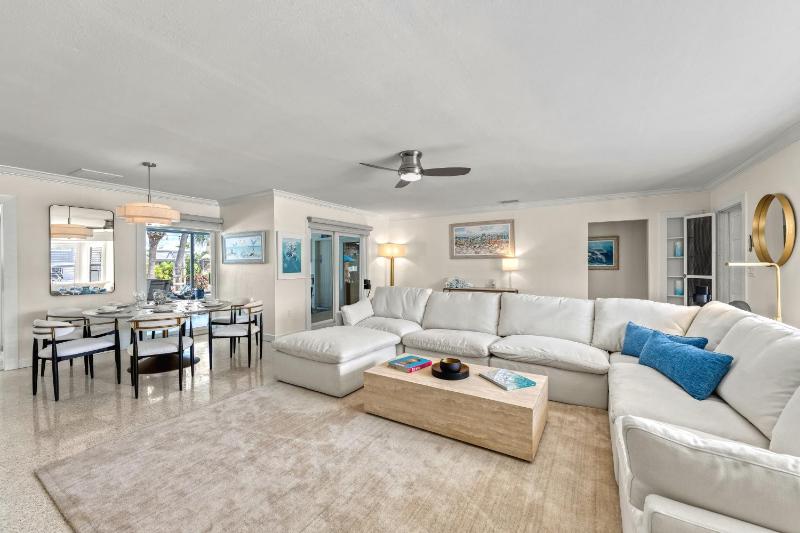 Siesta Key Waterfront Oasis - Heated Pool Dock Walk to Village & Beach - image 19