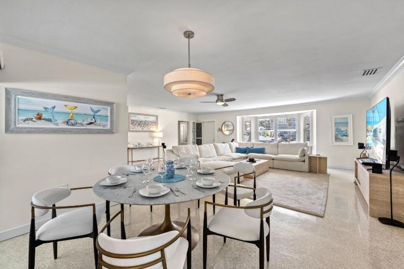 Siesta Key Waterfront Oasis - Heated Pool Dock Walk to Village & Beach - image 35