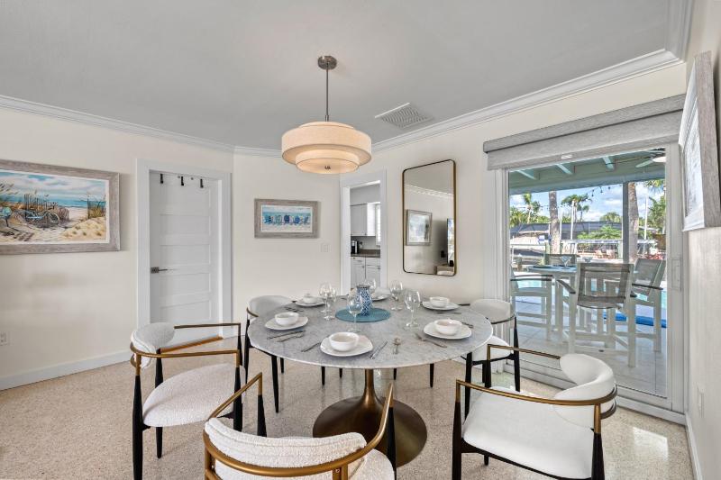 Siesta Key Waterfront Oasis - Heated Pool Dock Walk to Village & Beach - image 48