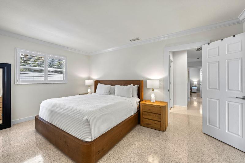 Siesta Key Waterfront Oasis - Heated Pool Dock Walk to Village & Beach - image 32