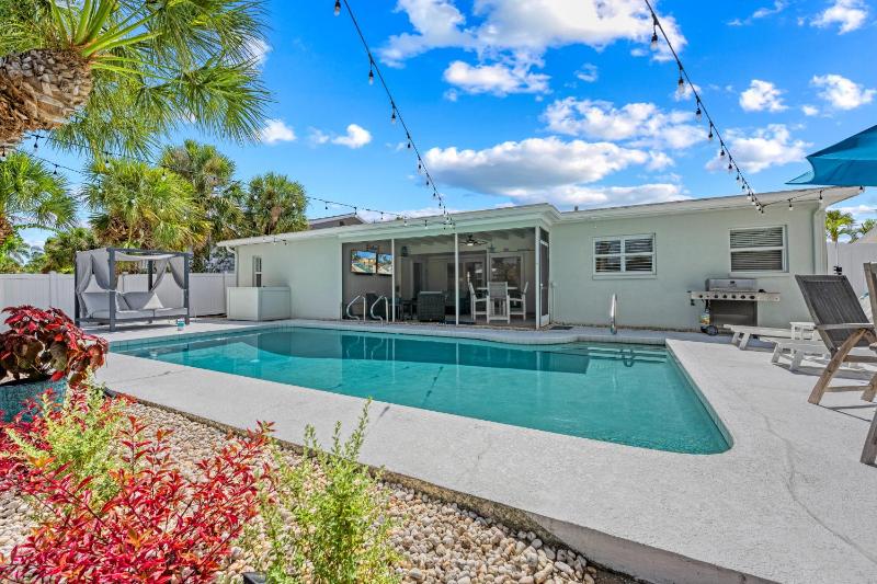 Siesta Key Waterfront Oasis - Heated Pool Dock Walk to Village & Beach - image 47