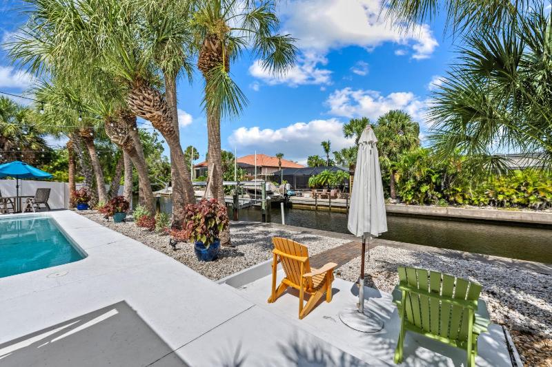 Siesta Key Waterfront Oasis - Heated Pool Dock Walk to Village & Beach - image 25