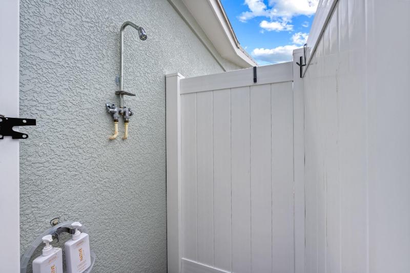 Siesta Key Waterfront Oasis - Heated Pool Dock Walk to Village & Beach - image 41