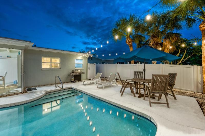 Siesta Key Waterfront Oasis - Heated Pool Dock Walk to Village & Beach - image 49