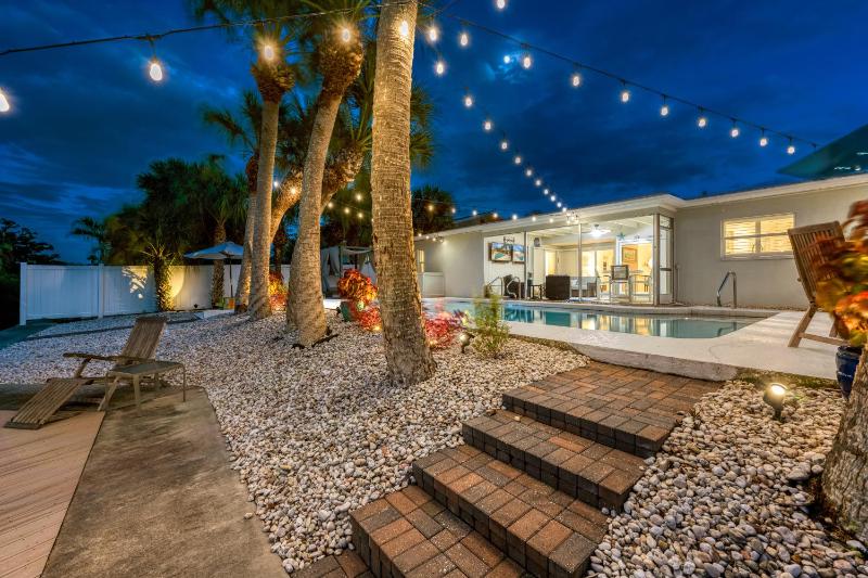 Siesta Key Waterfront Oasis - Heated Pool Dock Walk to Village & Beach - image 33