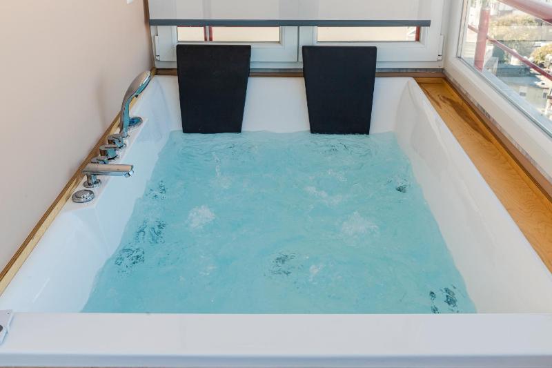 Marina Jacuzzi Suites by Premium Selection - image 13