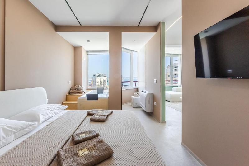 Marina Jacuzzi Suites by Premium Selection - image 11