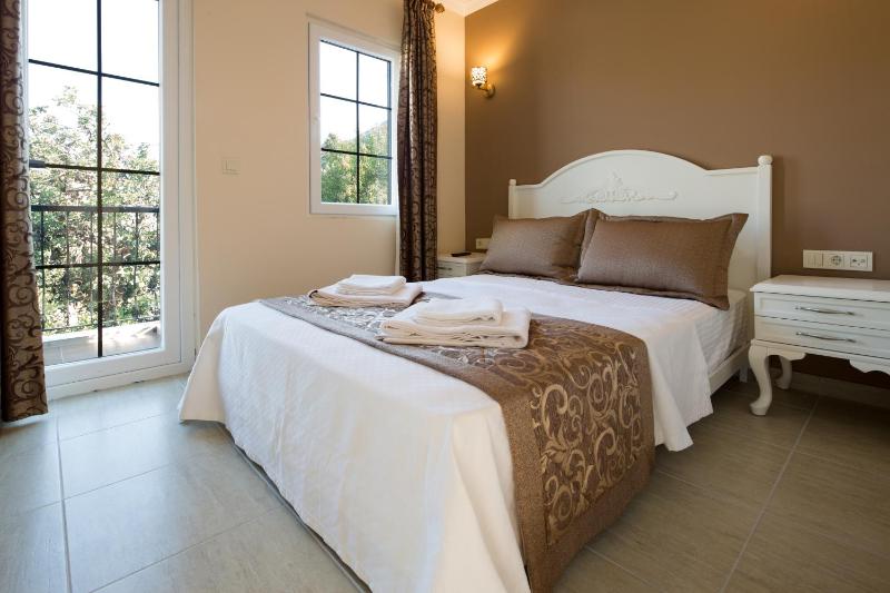 Double Room with Garden View image 4