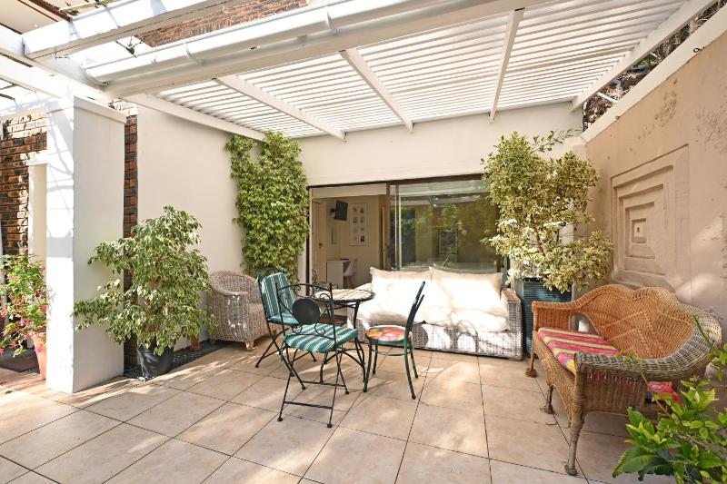 Dressage Guesthouse - image 2