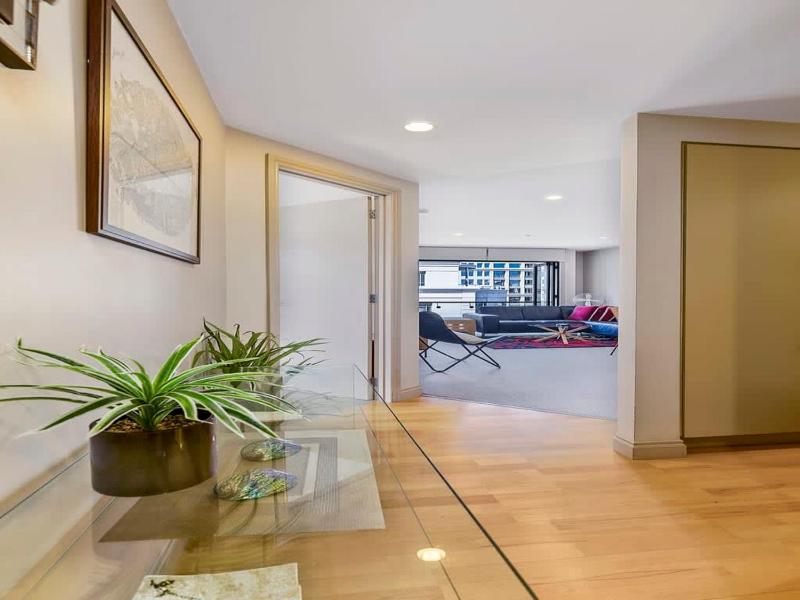 Enormous CBD 1BR Unit with Parking by Zodiak Stays - image 2