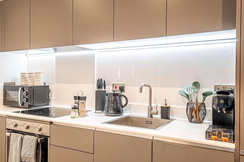 LUX 2Bed 2Bath Apartment with Terrace City Center - image 22