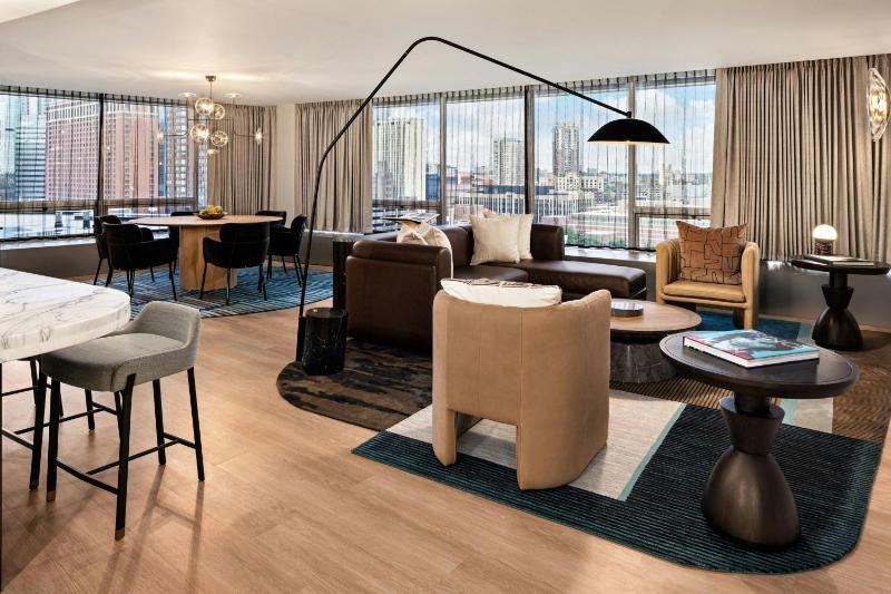 Sheraton Minneapolis Downtown Convention Center - image 36