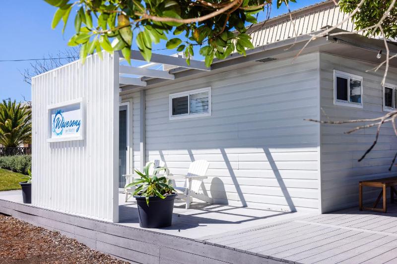 Wavesong on Watts - Pet Friendly with Spa - image 40