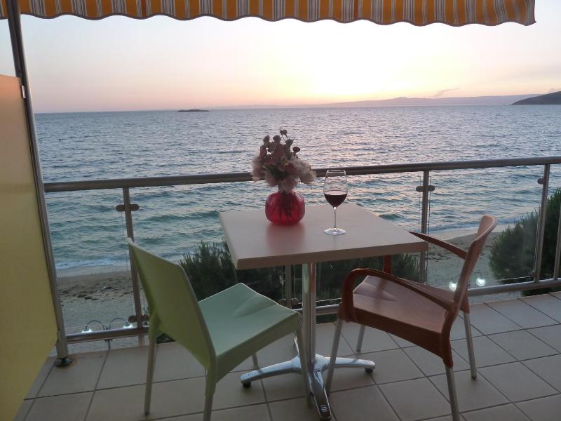 Deluxe Triple Room with Sea View image 3