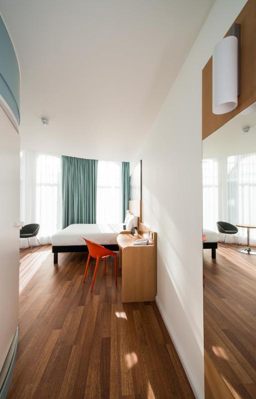 Double Room image 4