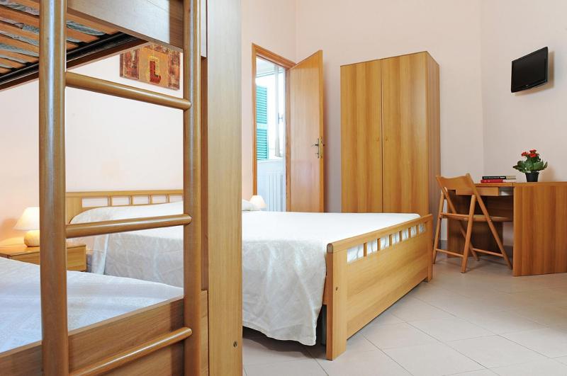 Quadruple Room image 3