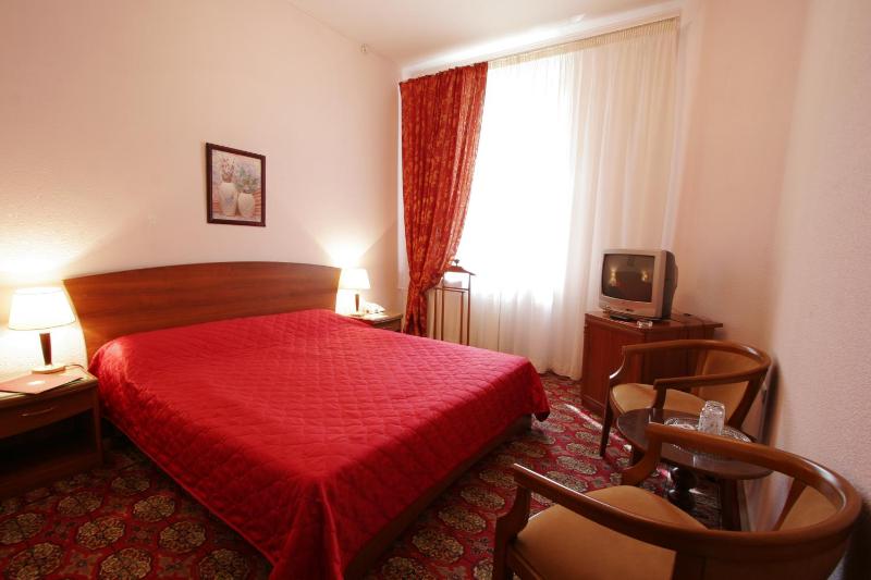 Standard Double Room image 3