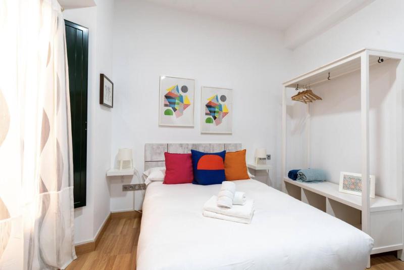Apartamentos junto plaza Salvador - image 9